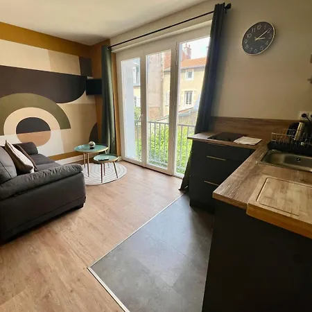 Au Calme Sur Cour Apartman *